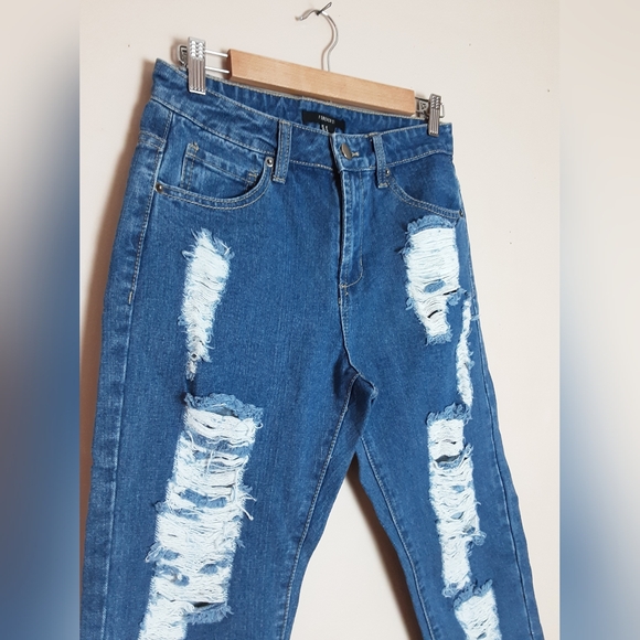 Forever 21 Cropped Frayed Ankle Jeans NWT - Picture 2 of 6